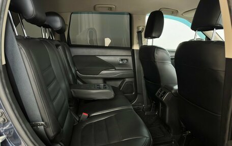 Mitsubishi Outlander III рестайлинг 3, 2019 год, 2 250 000 рублей, 13 фотография