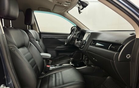 Mitsubishi Outlander III рестайлинг 3, 2019 год, 2 250 000 рублей, 12 фотография