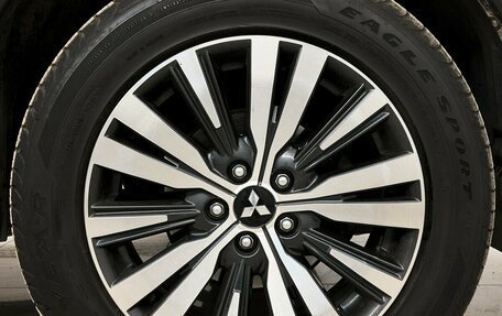 Mitsubishi Outlander III рестайлинг 3, 2019 год, 2 250 000 рублей, 16 фотография