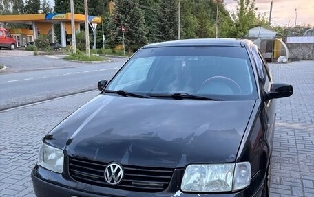 Volkswagen Polo III рестайлинг, 2001 год, 300 000 рублей, 1 фотография