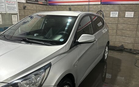 Hyundai Solaris II рестайлинг, 2011 год, 700 000 рублей, 4 фотография