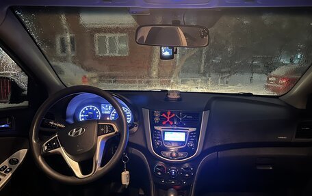 Hyundai Solaris II рестайлинг, 2011 год, 700 000 рублей, 11 фотография