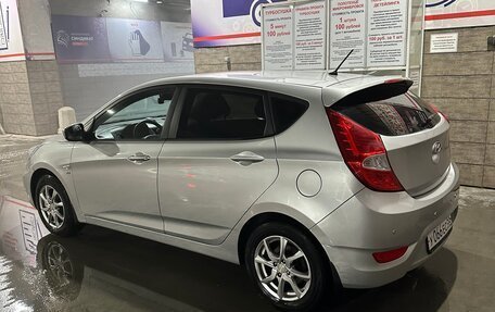 Hyundai Solaris II рестайлинг, 2011 год, 700 000 рублей, 5 фотография
