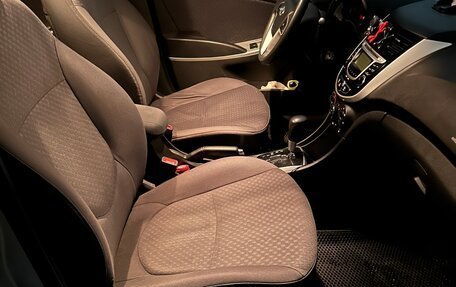 Hyundai Solaris II рестайлинг, 2011 год, 700 000 рублей, 14 фотография