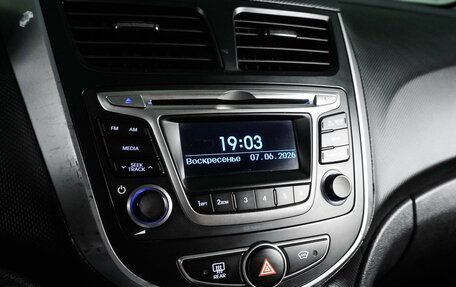 Hyundai Solaris II рестайлинг, 2015 год, 1 125 000 рублей, 16 фотография