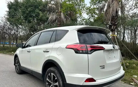 Toyota RAV4, 2019 год, 1 890 002 рублей, 6 фотография