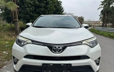 Toyota RAV4, 2019 год, 1 890 002 рублей, 13 фотография