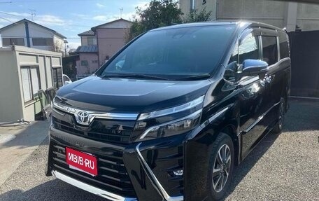Toyota Voxy III, 2021 год, 1 800 000 рублей, 1 фотография