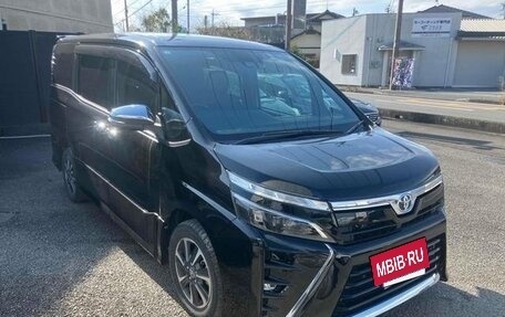 Toyota Voxy III, 2021 год, 1 800 000 рублей, 3 фотография
