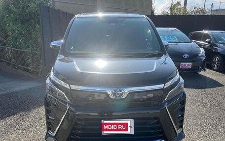 Toyota Voxy III, 2021 год, 1 800 000 рублей, 2 фотография