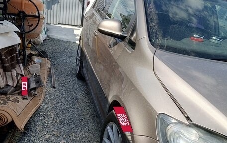 Volkswagen Golf Plus II, 2011 год, 650 000 рублей, 2 фотография