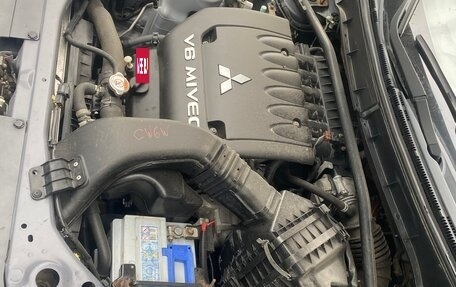 Mitsubishi Outlander III рестайлинг 3, 2007 год, 900 000 рублей, 11 фотография