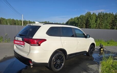 Mitsubishi Outlander III рестайлинг 3, 2021 год, 2 750 000 рублей, 4 фотография