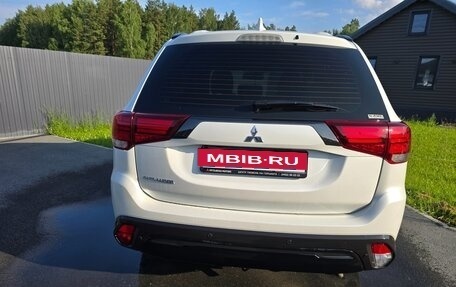 Mitsubishi Outlander III рестайлинг 3, 2021 год, 2 750 000 рублей, 7 фотография