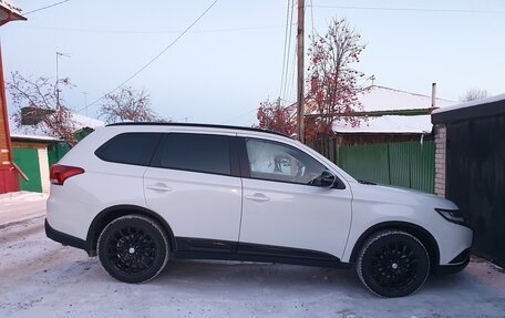 Mitsubishi Outlander III рестайлинг 3, 2021 год, 2 750 000 рублей, 11 фотография