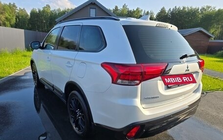 Mitsubishi Outlander III рестайлинг 3, 2021 год, 2 750 000 рублей, 8 фотография