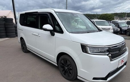 Honda Stepwgn, 2022 год, 2 250 000 рублей, 2 фотография