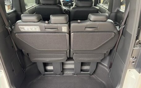 Honda Stepwgn, 2022 год, 2 250 000 рублей, 16 фотография