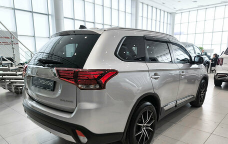 Mitsubishi Outlander III рестайлинг 3, 2016 год, 1 650 000 рублей, 6 фотография