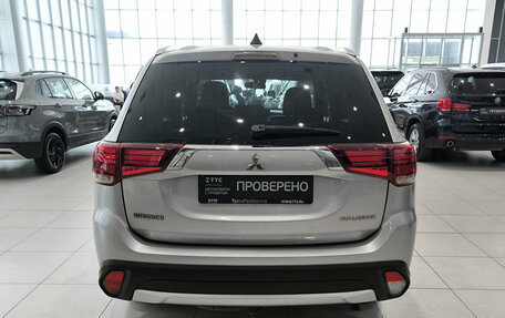 Mitsubishi Outlander III рестайлинг 3, 2016 год, 1 650 000 рублей, 7 фотография