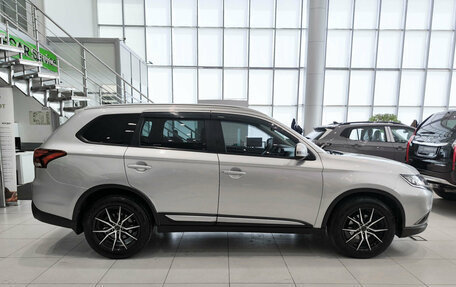 Mitsubishi Outlander III рестайлинг 3, 2016 год, 1 650 000 рублей, 5 фотография