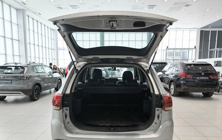 Mitsubishi Outlander III рестайлинг 3, 2016 год, 1 650 000 рублей, 12 фотография
