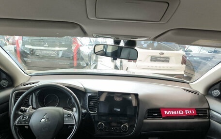 Mitsubishi Outlander III рестайлинг 3, 2016 год, 1 650 000 рублей, 17 фотография