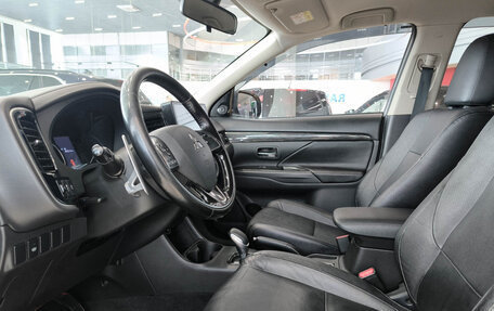 Mitsubishi Outlander III рестайлинг 3, 2016 год, 1 650 000 рублей, 20 фотография