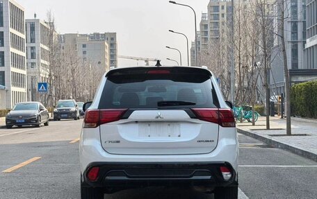 Mitsubishi Outlander III рестайлинг 3, 2022 год, 1 790 003 рублей, 5 фотография