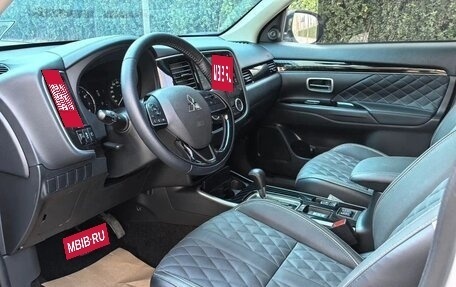 Mitsubishi Outlander III рестайлинг 3, 2022 год, 1 790 003 рублей, 6 фотография