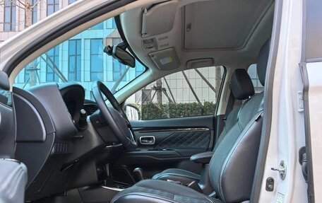 Mitsubishi Outlander III рестайлинг 3, 2022 год, 1 790 003 рублей, 10 фотография