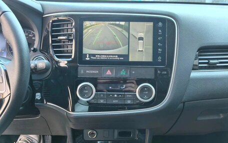 Mitsubishi Outlander III рестайлинг 3, 2022 год, 1 790 003 рублей, 8 фотография