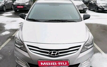 Hyundai Solaris II рестайлинг, 2015 год, 900 000 рублей, 1 фотография