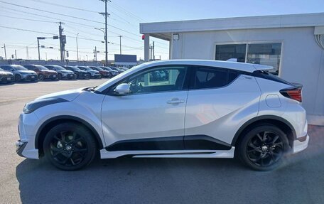 Toyota C-HR I рестайлинг, 2023 год, 1 880 000 рублей, 10 фотография