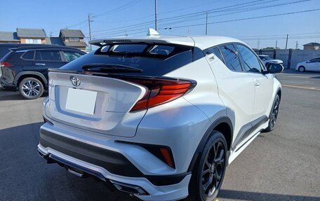 Toyota C-HR I рестайлинг, 2023 год, 1 880 000 рублей, 4 фотография