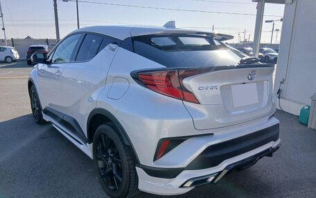 Toyota C-HR I рестайлинг, 2023 год, 1 880 000 рублей, 6 фотография