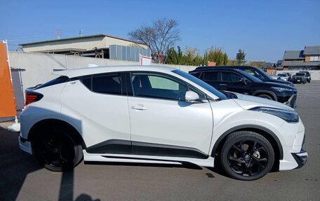 Toyota C-HR I рестайлинг, 2023 год, 1 880 000 рублей, 11 фотография