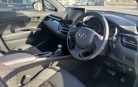 Toyota C-HR I рестайлинг, 2023 год, 1 880 000 рублей, 13 фотография
