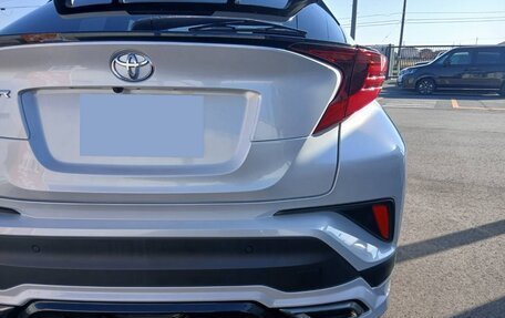 Toyota C-HR I рестайлинг, 2023 год, 1 880 000 рублей, 7 фотография