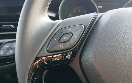 Toyota C-HR I рестайлинг, 2023 год, 1 880 000 рублей, 26 фотография
