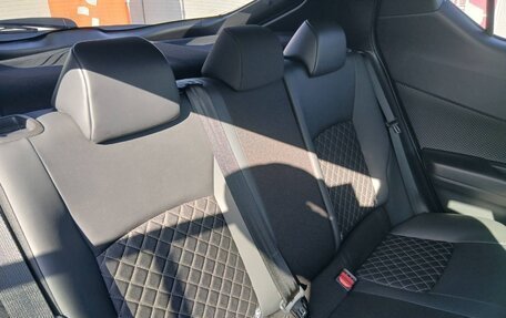 Toyota C-HR I рестайлинг, 2023 год, 1 880 000 рублей, 19 фотография