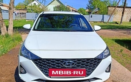 Hyundai Solaris II рестайлинг, 2020 год, 1 550 000 рублей, 2 фотография