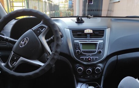 Hyundai Solaris II рестайлинг, 2012 год, 800 000 рублей, 6 фотография
