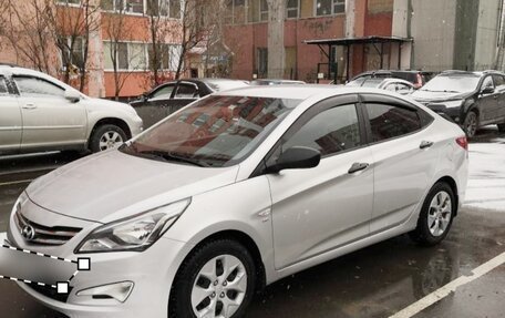 Hyundai Solaris II рестайлинг, 2015 год, 900 000 рублей, 2 фотография