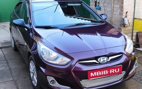 Hyundai Solaris II рестайлинг, 2012 год, 800 000 рублей, 3 фотография