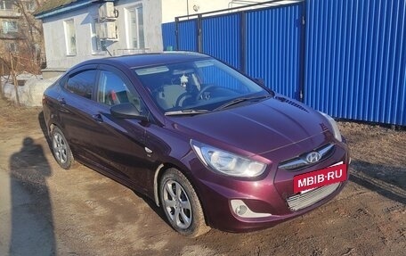 Hyundai Solaris II рестайлинг, 2012 год, 800 000 рублей, 4 фотография