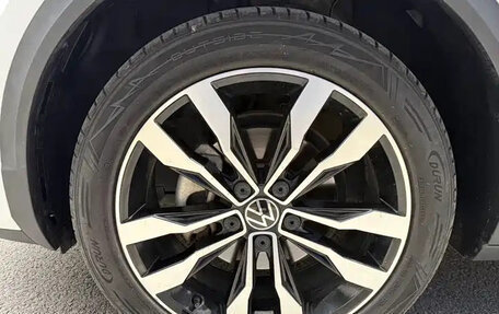 Volkswagen T-Roc I, 2022 год, 1 470 004 рублей, 26 фотография