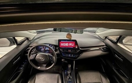 Toyota C-HR I рестайлинг, 2022 год, 1 630 000 рублей, 9 фотография