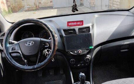 Hyundai Solaris II рестайлинг, 2016 год, 1 050 000 рублей, 1 фотография