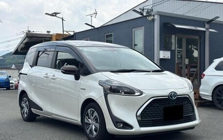 Toyota Sienta II, 2022 год, 1 037 000 рублей, 1 фотография
